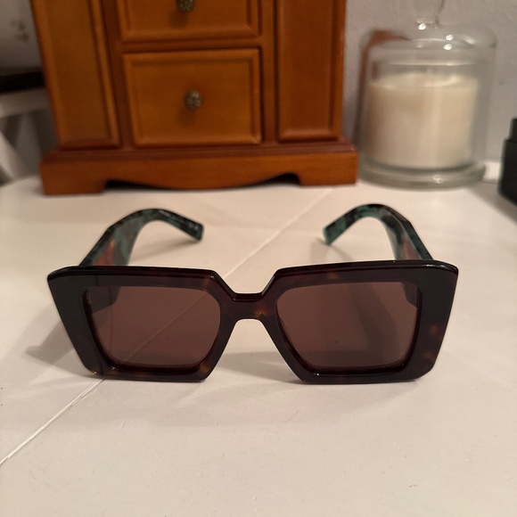Prada sunglasses - Picture 1 of 9